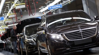 Alman avtomobil nəhəngləri böhran içində: Gəlirlər azalır 