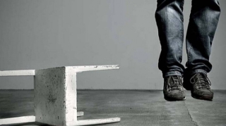 Şirvanda gənc oğlan özünü asdı 