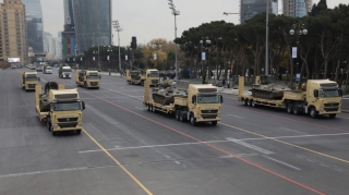 Paradda Azərbaycan Ordusunun artilleriya silahları  nümayiş etdirilib