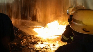 Masallıda qaz borusuna çırpılan avtomobil tamamilə YANDI - VİDEO 