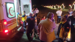Miqrantları daşıyan mikroavtobus qəzaya uğrayıb, ölən və yaralananlar var 