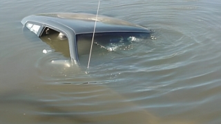 Автомобиль упал в реку:  отец шехида и участник войны получили травмы