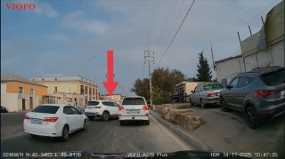 Baş yoldan gələnlərin qarşısını kəsən sürücü qəza şəraiti yaratdı - VİDEO