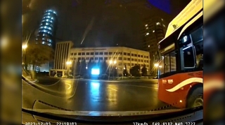 Qayda pozub “BakuBus” sürücüsünü səhv çıxartdı    - VİDEO