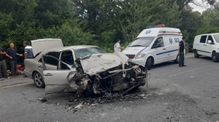 Şəkidə iki maşın toqquşdu - Azyaşlılar xəsarət aldı - FOTO