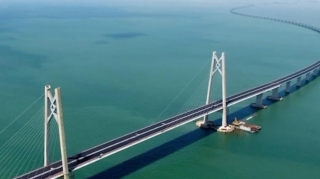 İki saat sükan arxasında: Dünyanın ən uzun körpüsü harada yerləşir? - FOTOLAR