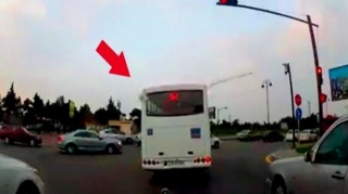 Bakıda avtobus sürücüsü qadına "söz atdı"  - Bacım belə geyinmir - FOTO