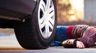 Gəncədə 48 yaşlı qadını maşın vurdu 