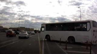 Avtobus sürücüsü sərnişinlərin həyatını təhlükəyə atdı: Qurumlar hərəkətə keçdi - VİDEO 