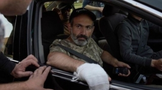 "Pis yol şəraitinə görə qəza keçirdim" - Paşinyan 