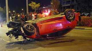 Piyadaları vuran avtomobil aşıb, 3 nəfər ölüb 