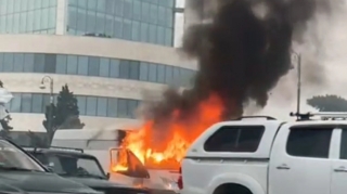 Heydər Əliyev prospektində "Ford" YANIR - VİDEO