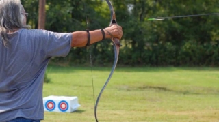 Naməlum şəxs ox və yayla bir neçə nəfəri öldürüb