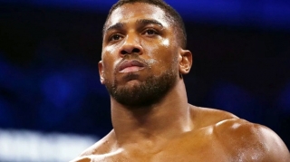 Avtomobil qəzasında xəsarət alan məşhur boksçunun son vəziyyəti açıqlanıb 