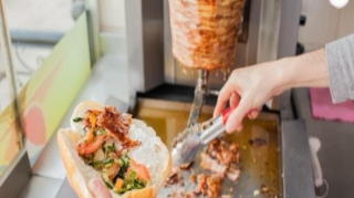 Keyfiyyətsiz ət, ucuz qiymət:  Dönər alanda nələrə diqqət etməliyik?  