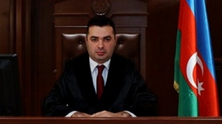 Hakim məhkəmədə arvadını ehtiyatısızlıqdan öldürdüyünü dedi