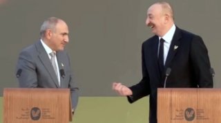 Prezident Paşinyanla zarafatlaşdı - “İlk kim çıxış edəcək?” 