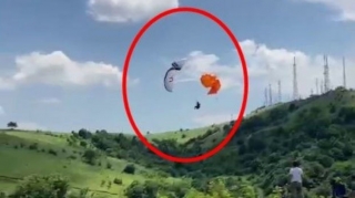 Yerə çox az qalmış ehtiyat paraşütü açıb xilas oldu   - VİDEO