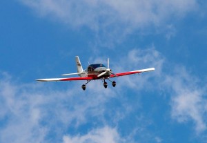 Təyyarə qolf meydançasına düşdü: ölən var