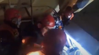 В поселке Гала автомобиль столкнулся с поездом - ВИДЕО 