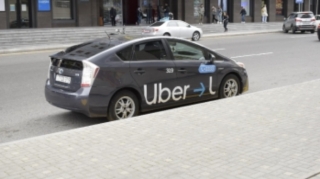 UBER sürücüsündən təqdirə layiq addım! - FOTO