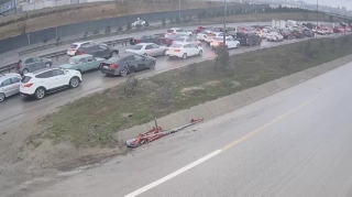 В Баку грузовой автомобиль попал в аварию, образовался затор - ФОТО