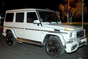 Bakıda "Gelandewagen" qayda pozub qəza törətdi - VİDEO