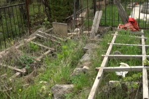 Bu kənddə qəbirlərin üstündə nərdivanlar var - SƏBƏB, VİDEO