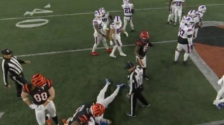 Игрок американского клуба потерял сознание во время матча  - ВИДЕО