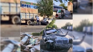 “Zil”ə çırpılan “Mercedes” tamamilə sıradan çıxdı  - VİDEO