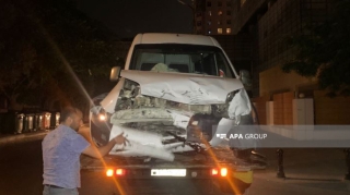 Bakıda iki maşın toqquşub, xəsarət alanlar var    - FOTO