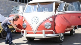  57 ilin avtomobilinə 70 min manat xərc  qoydu - FOTO  - VİDEO