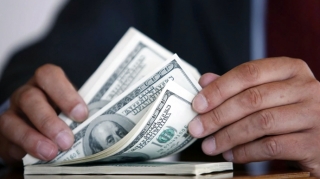 Varlılar dollardan imtina edir - SƏBƏB 