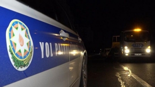 Goranboyda avtomobil arakəsməyə çırpılıb, xəsarət alan var 