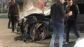 Bakıda 2 avtomobil toqquşdu, biri divara çırpıldı - VİDEO 