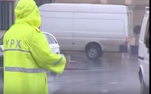 Yağış vaxtı tıxac olanda polis nə edir? - Açıqlama