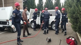 FHN nəqliyyat qəzaları zamanı xilasetmə əməliyyatları mövzusunda təlim keçirib  - VİDEO - FOTO