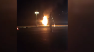 Naxçıvanda maşın qəzadan sonra yanıb, 2 nəfər xilas edilib   - VİDEO