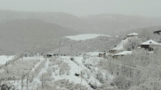 Güclü külək əsib, şimşək çaxıb, Şahdağda sulu qar yağıb - FAKTİKİ HAVA 