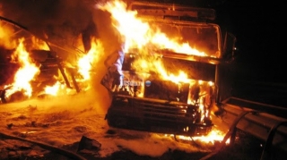 Ermənistanda hərbçiləri daşıyan avtomobil yanıb, polkovnik ölüb 