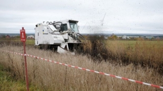 Украина получила уникальную машину для разминирования территорий Armtrac 400