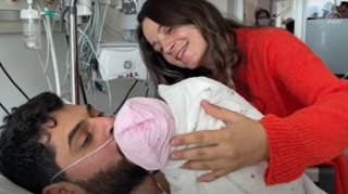 Zəlzələ günü doğulan körpəsinə 261 saatdan sonra qovuşdu - VİDEO 