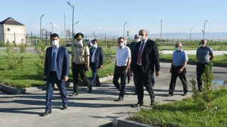 Seymur Orucov Dilbaz Atçılıq Təsərrüfatı Kompleksindəki şəraitlə  tanış olub  - FOTO