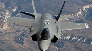 Britaniyaya məxsus F-35 qırıcısı Aralıq dənizinə düşüb