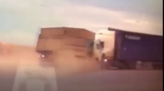 "Kamaz" və "TIR" toqquşdu,  minik maşını ikisinin ortasında qaldı  - VİDEO