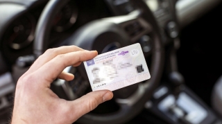 В Литве запретили сдавать на права на русском языке 