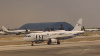 İranda sərnişin təyyarəsi təcili eniş edib 