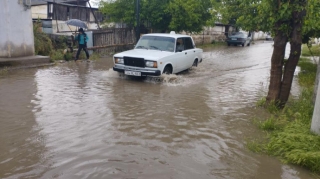 Kürdəmirin küçələrini su basdı  - FOTO - VİDEO