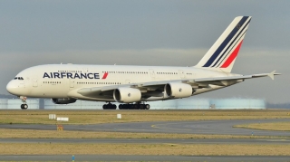 Pekindən havaya qalxan təyyarədə yanğın baş verib