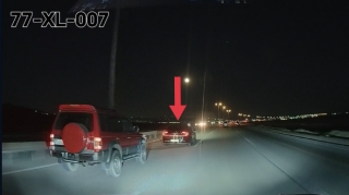 Sol zolaqda asta gedən sürücü ötmə edənlərin yolunu kəsdi - 77-XL-007 - VİDEO